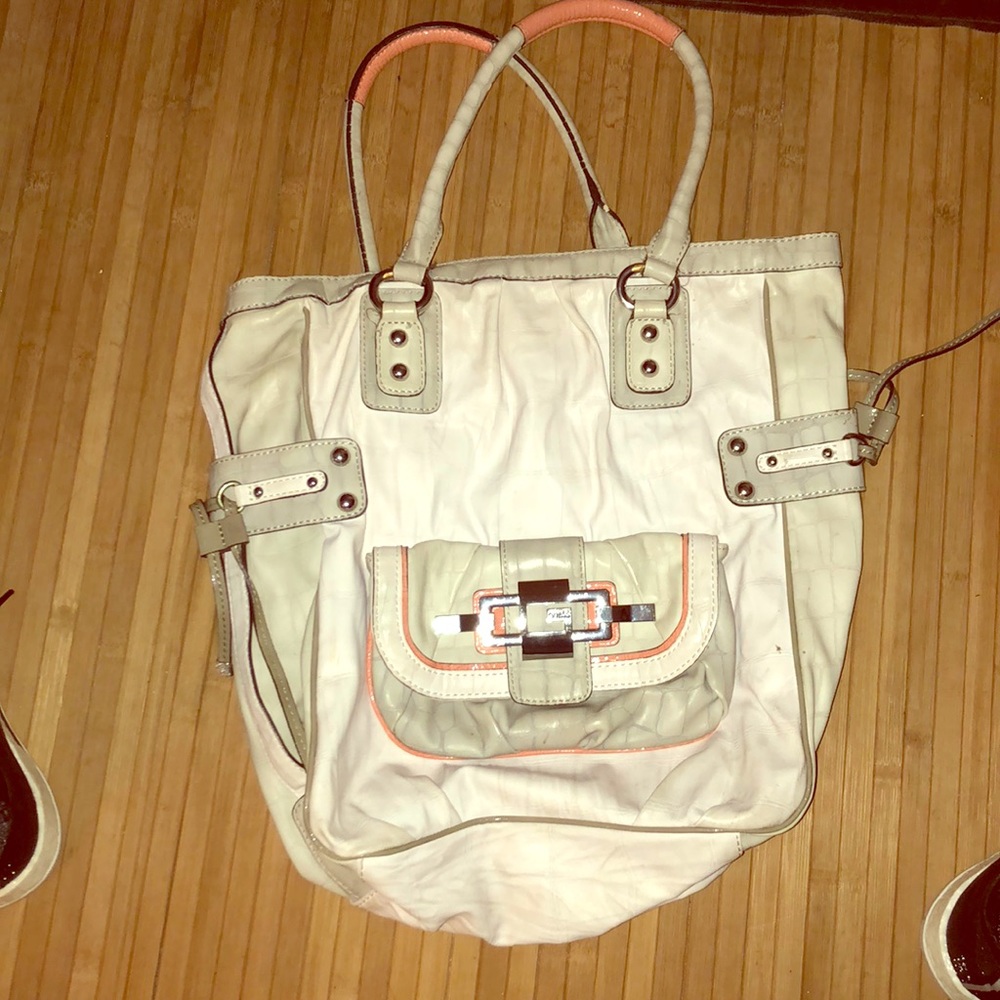 Large guess tote